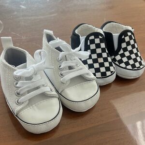 Set of two baby shoes